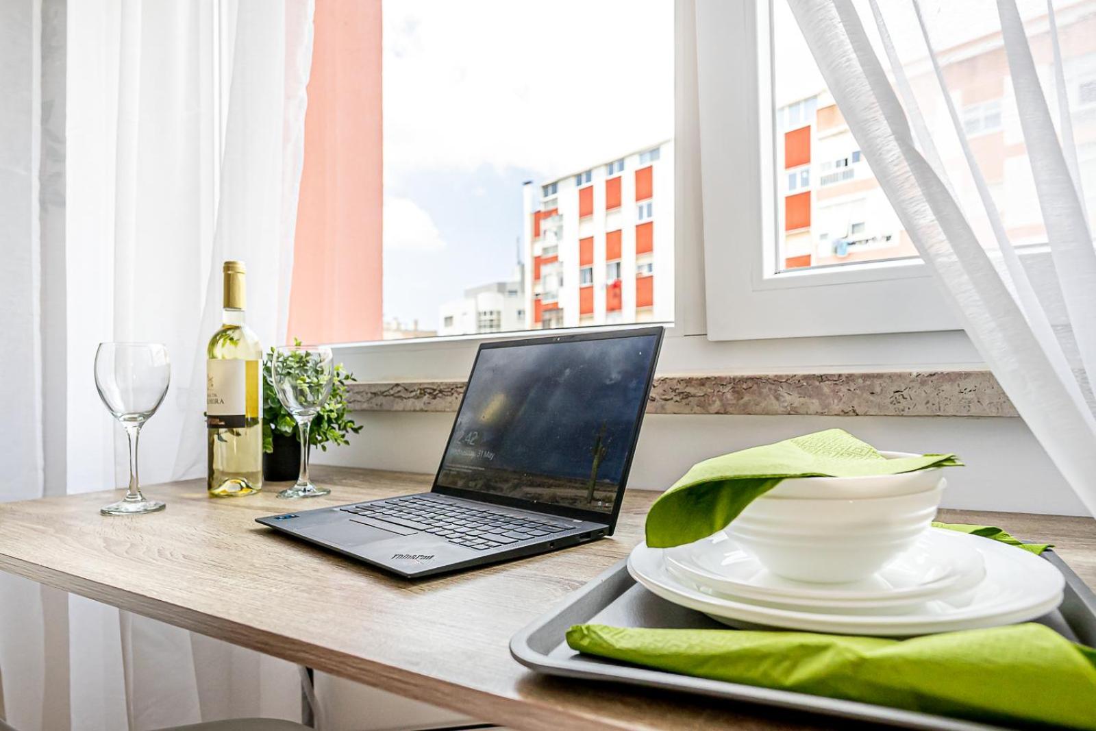 Santos Mattos Guesthouse & Apartments By Lisbon With Sintra อามาโดรา ภายนอก รูปภาพ